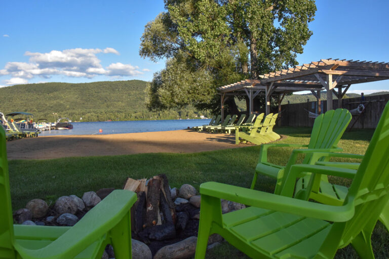 Waterfront Lake George Motel & Lodge | Shore Meadows Lodge