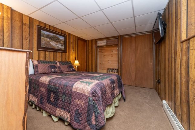 Shore Meadows LakeHouse Cabin 10 View Bedroom