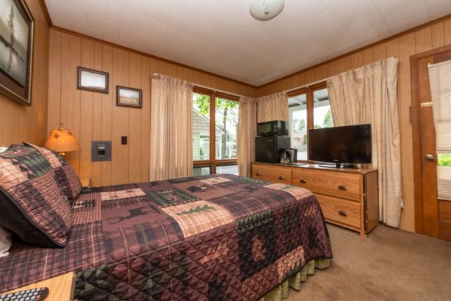 Shore Meadows LakeHouse Cabin 9 View Bedroom